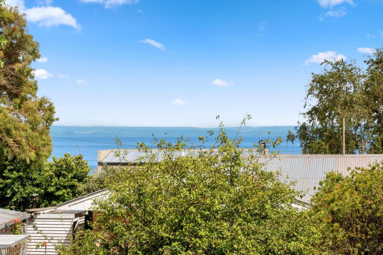 Waitahanui Lake House - Lake Taupo Holiday Home Bagian luar foto