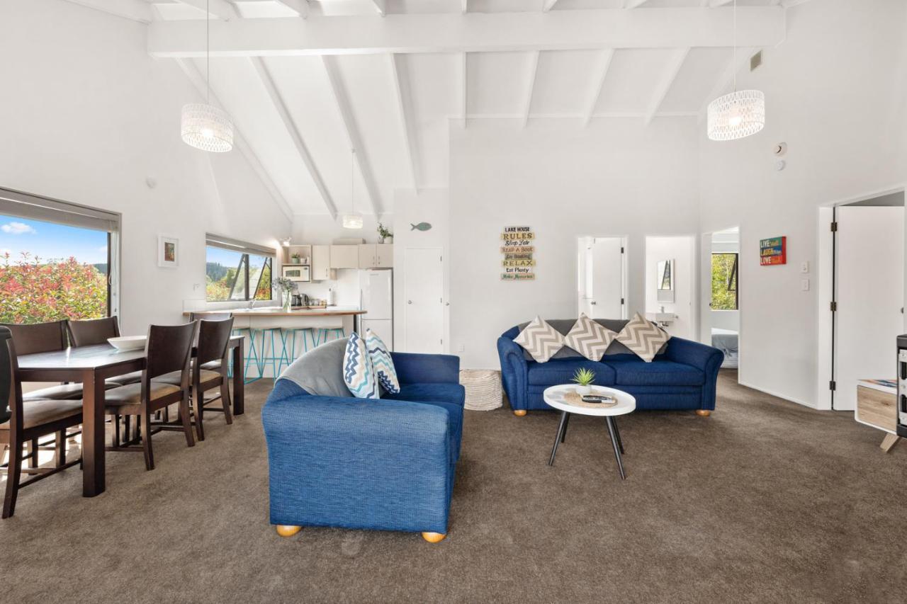 Waitahanui Lake House - Lake Taupo Holiday Home Bagian luar foto