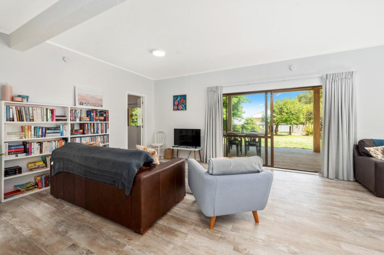 Waitahanui Lake House - Lake Taupo Holiday Home Bagian luar foto