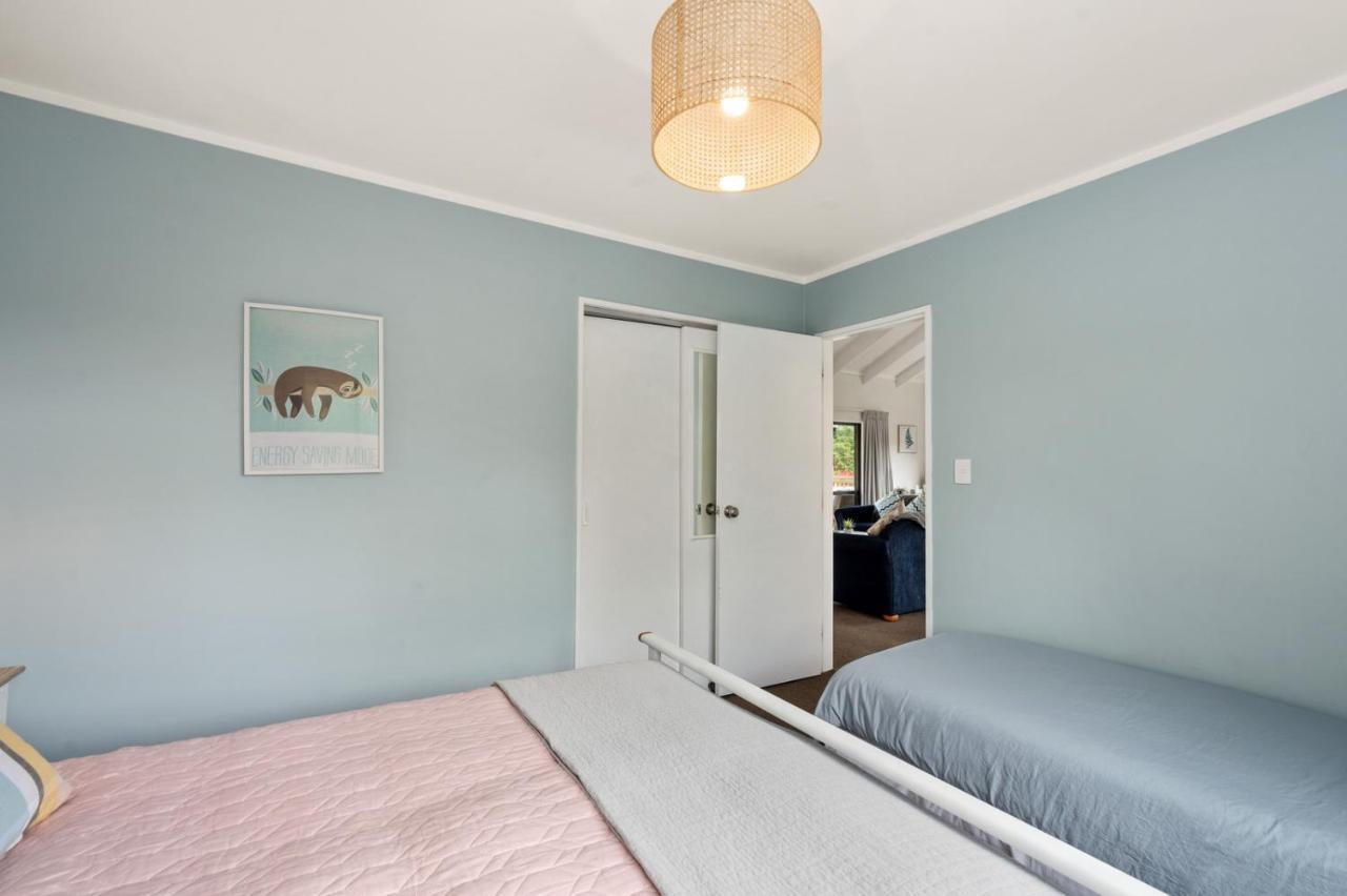 Waitahanui Lake House - Lake Taupo Holiday Home Bagian luar foto