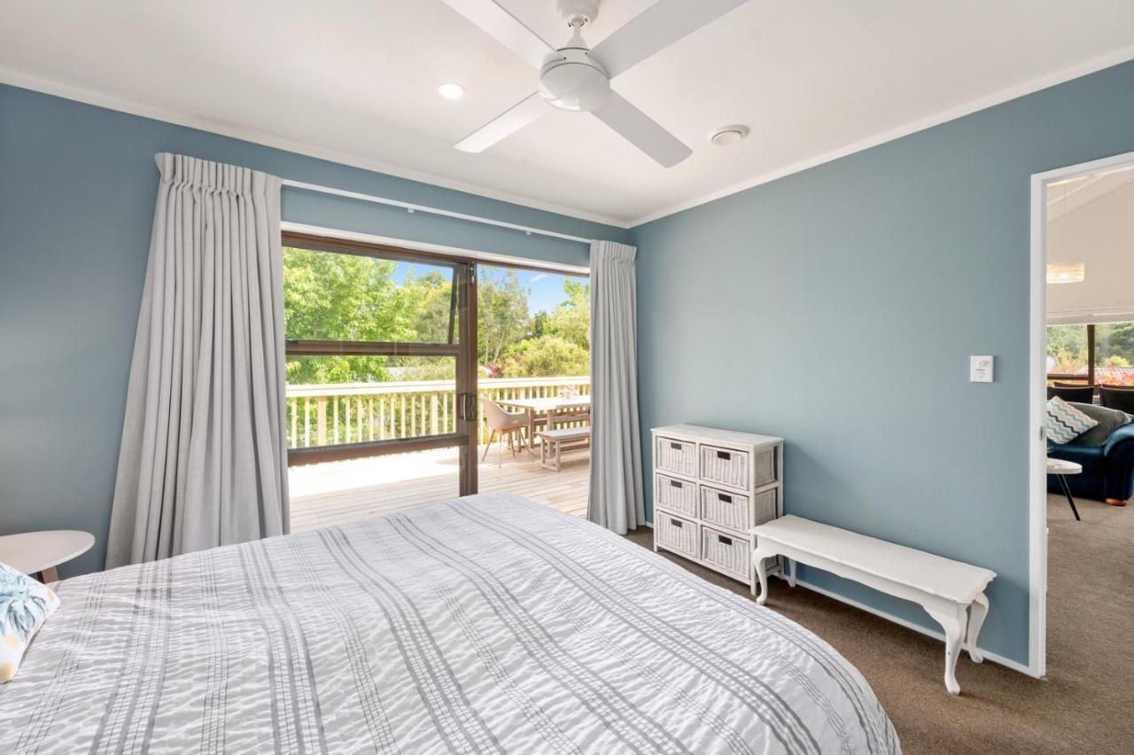 Waitahanui Lake House - Lake Taupo Holiday Home Bagian luar foto