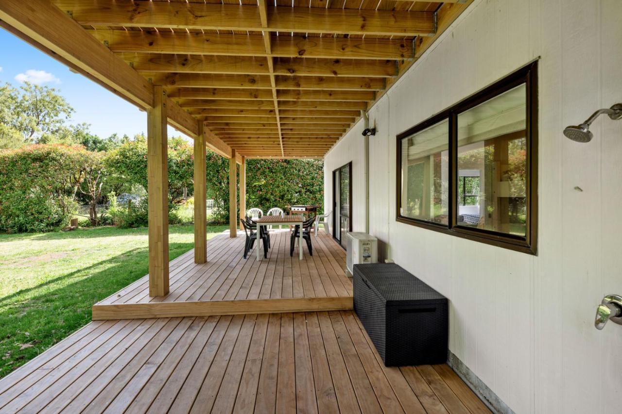 Waitahanui Lake House - Lake Taupo Holiday Home Bagian luar foto