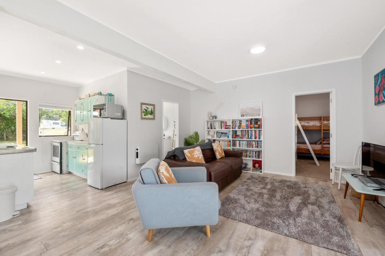 Waitahanui Lake House - Lake Taupo Holiday Home Bagian luar foto