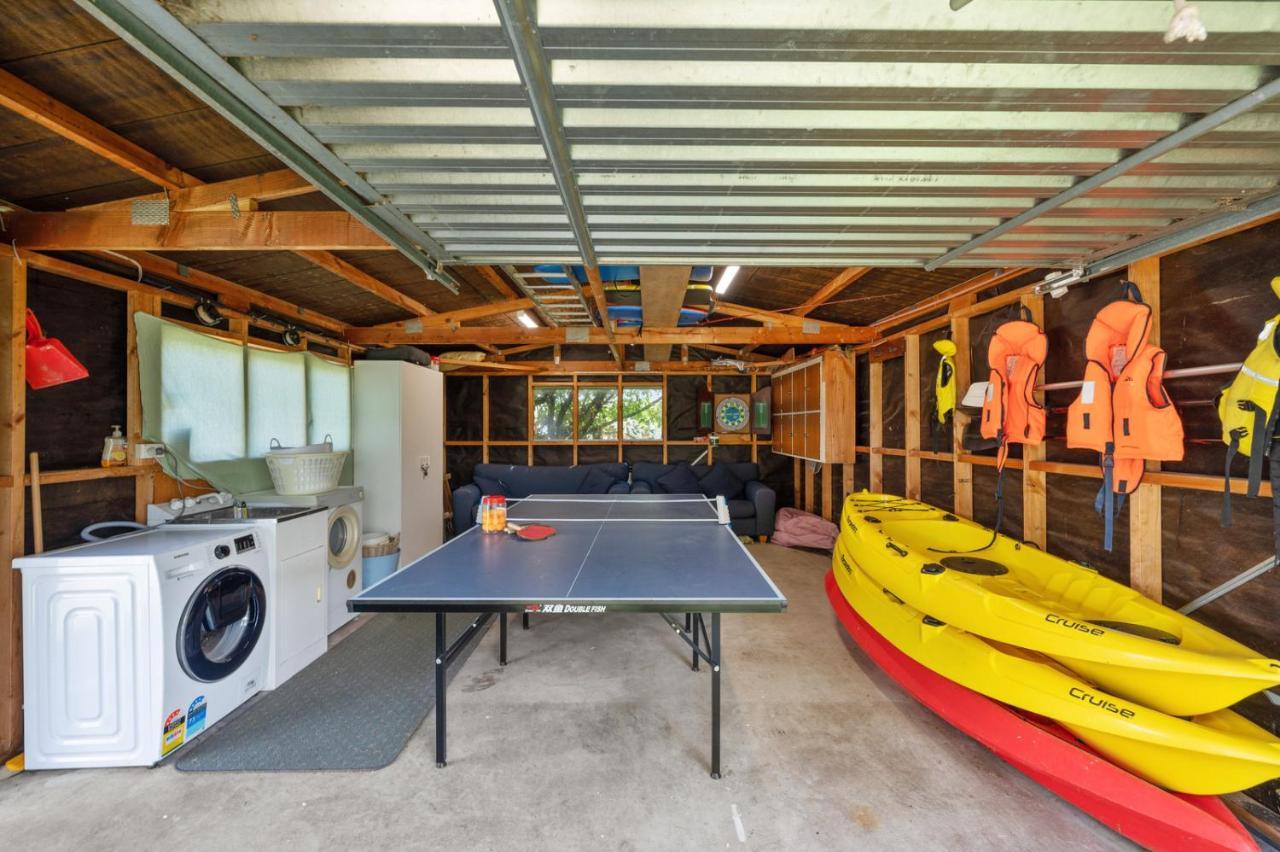 Waitahanui Lake House - Lake Taupo Holiday Home Bagian luar foto