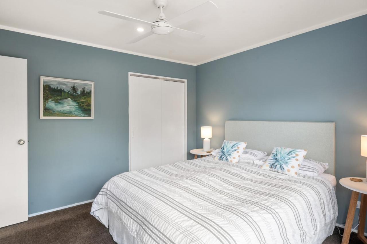 Waitahanui Lake House - Lake Taupo Holiday Home Bagian luar foto