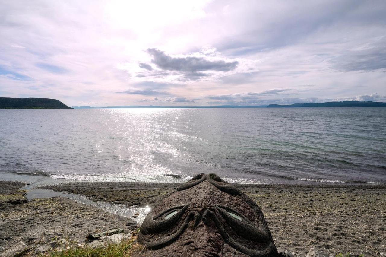 Waitahanui Lake House - Lake Taupo Holiday Home Bagian luar foto