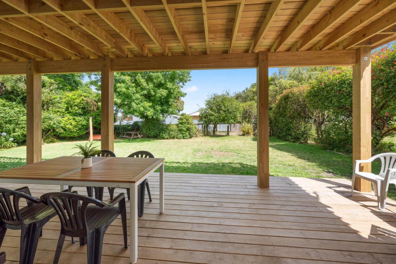 Waitahanui Lake House - Lake Taupo Holiday Home Bagian luar foto